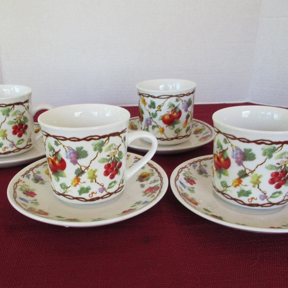 Gibson Everyday Fruit & Berries set of 4 cups & saucers vintage